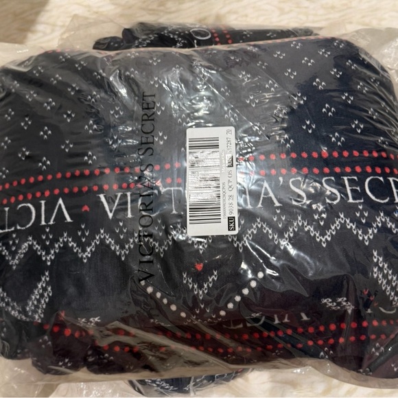 Victoria's Secret Fair Isle Sherpa Blanket Throw 50x60 New - Picture 3 of 5